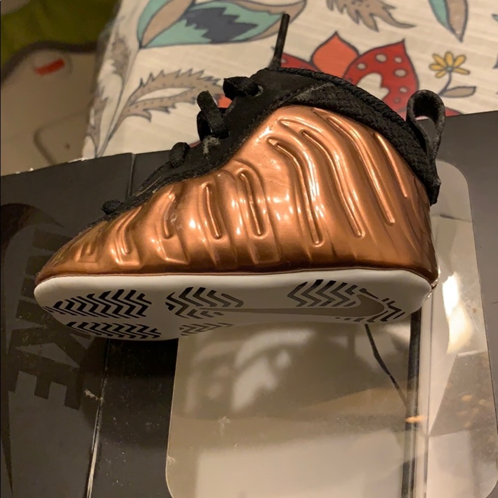 Nike I’ll posite one 2c black and gold